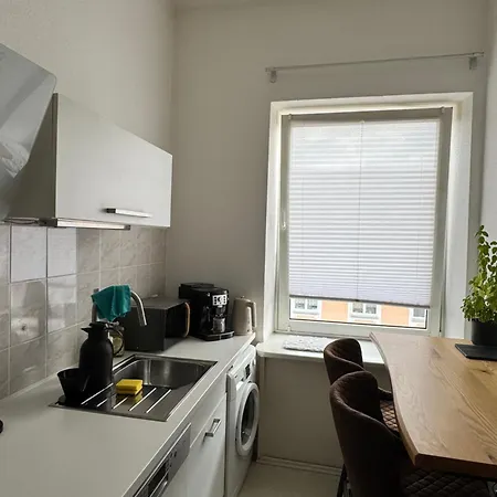 Daire 2-zimmer-apartment In Hannover-suedstadt In U-bahn & Messenaehe Hannover