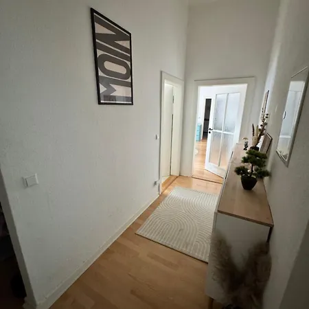 아파트 2-zimmer-apartment In Hannover-suedstadt In U-bahn & Messenaehe 하노버
